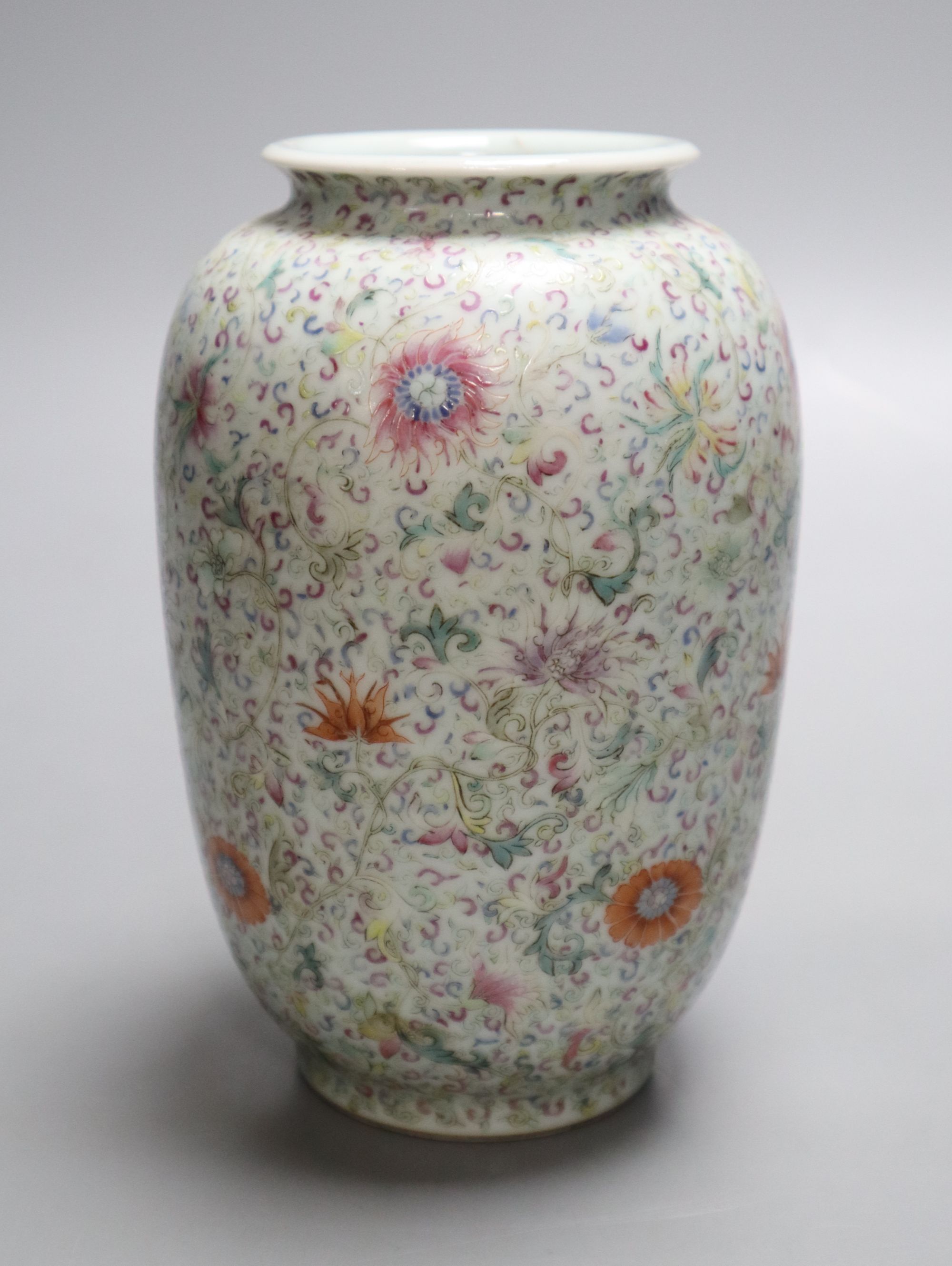 A small Chinese famille rose vase, Republic period, 15cm